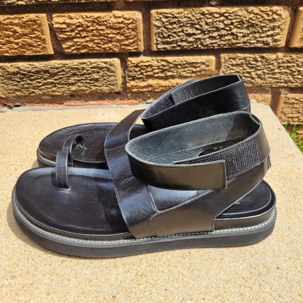 Stuart Weitzman Solstice Black Toe Ring Ankle Str… - image 2